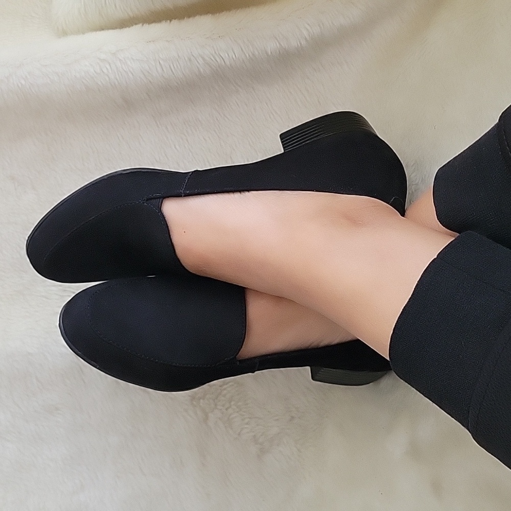 TROTTERS Monarch Loafer. Black Suede Color. Size 6.5